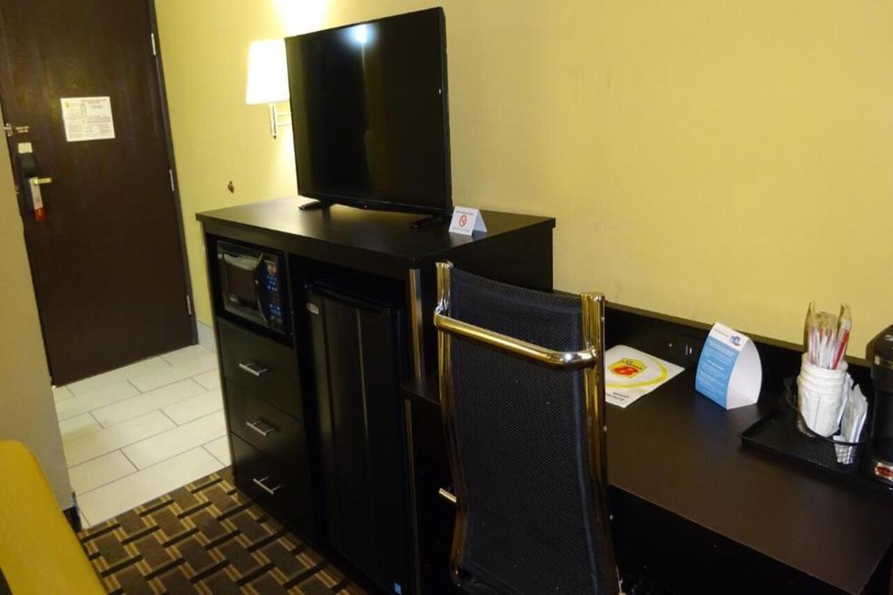 Super 8 By Wyndham Terre Haute Esterno foto